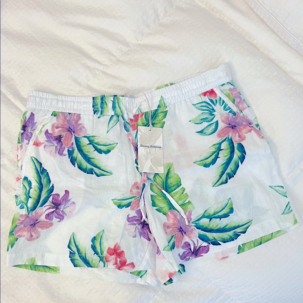 Tommy Bahama White Floral Women's Shorts - NWT. Size Large